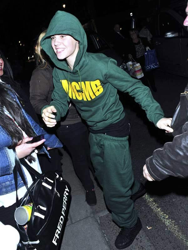 Justin Bieber nghiện... tụt quần? ảnh 13 Justin Bieber nghiện... tụt quần? ảnh 13