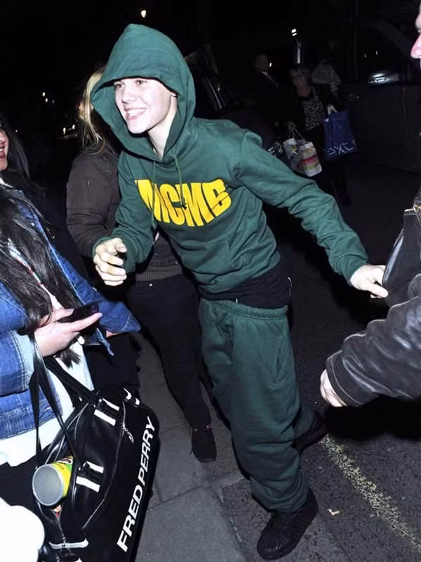 Justin Bieber nghiện... tụt quần? ảnh 13