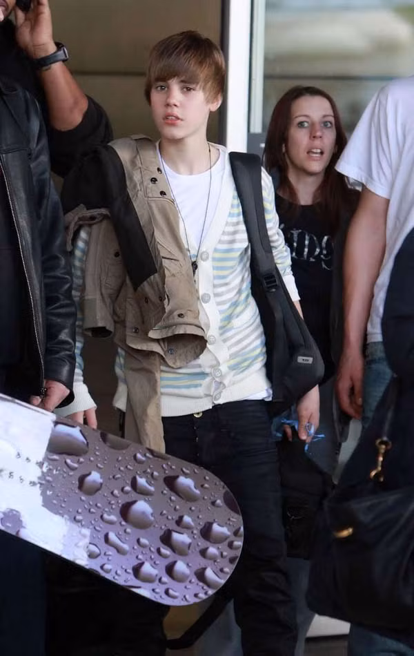 Justin Bieber nghiện... tụt quần? ảnh 14