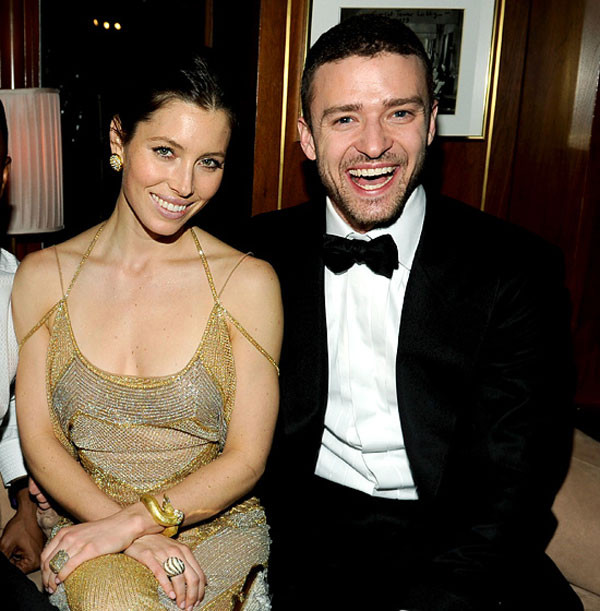Vào tháng 3 năm nay, cặp đôi bên nhau 4 năm, Justin Timberlake và Jessica Biel thông báo chia tay nhau đúng vào thời điểm có tin đồn cho rằng Justin Timberlake đã tán tỉnh một phụ nữ khác. Một người bạn của Justin cho biết: 'Anh ấy chẳng thừa nhận là mình đã lừa dối Jessica nhưng tất cả chúng tôi đều biết rõ chuyện đó'. Vào mùa hè năm nay, Justin và Jessica lại nối lại quan hệ.