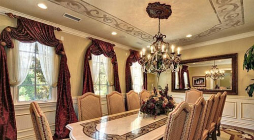 Phòng ăn rộng hơn dùng cho những bữa tiệc quan trọng.