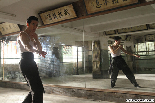 Hình ảnh Lý Trị Đình trong vai Lý Tiểu Long 'Lý Tiểu Long' điển trai bị bắt vì say rượu lái xe