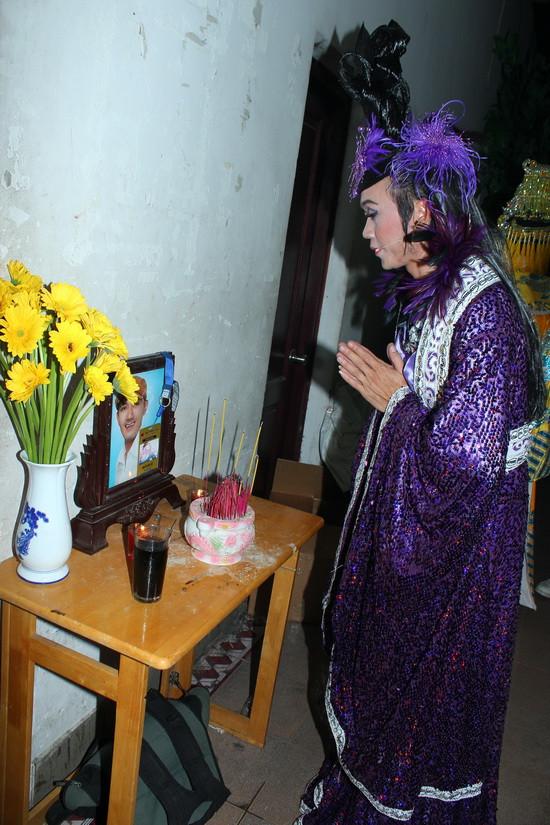 Cận cảnh Hoài Linh giả gái lần cuối trong đời ảnh 10 Cận cảnh Hoài Linh giả gái lần cuối trong đời ảnh 10