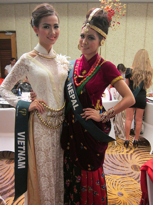 Phan Thị Mơ và thí sinh Miss Earth diễn trang phục dân tộc ảnh 1 Đại diện Việt Nam - Phan Thị Mơ.