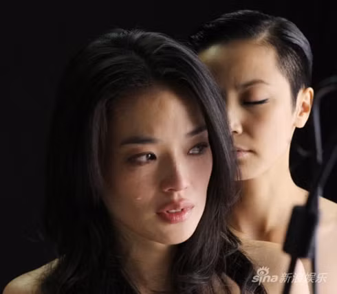 Nét diễn đầy tâm trạng của hai ngôi sao, đặc biệt là Thư Kỳ, khiến MV không hề gợi dục mà rất sâu lắng.