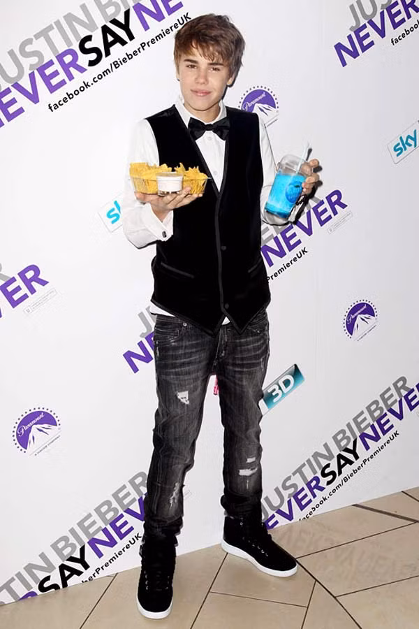 Justin Bieber nghiện... tụt quần? ảnh 26