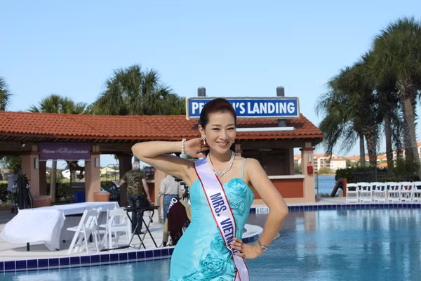 Thu Hương rạng ngời trong nắng Orlando ảnh 12