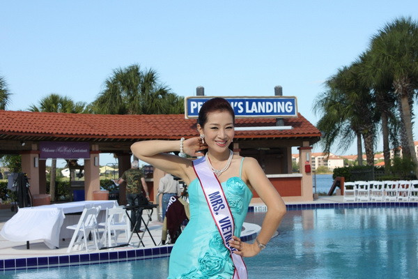 Thu Hương rạng ngời trong nắng Orlando ảnh 12 Thu Hương rạng ngời trong nắng Orlando ảnh 12
