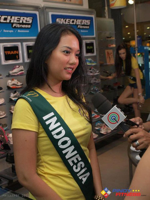 Thí sinh HH Trái Đất hí hửng đi mua sắm, Làng sao, Hoa hau trai dat 2011, hoa hau trai dat, hoa hau, Miss Earth, bao phu nu