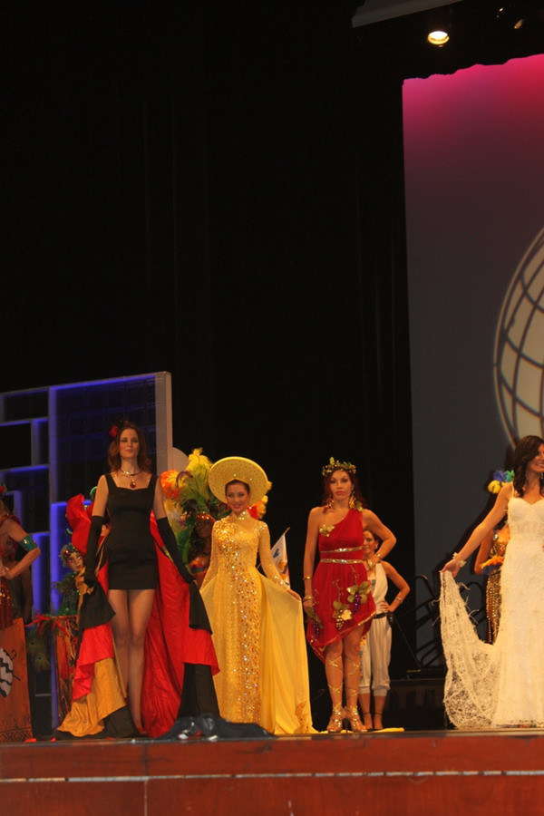 Đêm tỏa sáng của Á hậu 2 Thu Hương ảnh 9 Đêm tỏa sáng của Á hậu 2 Thu Hương ảnh 9