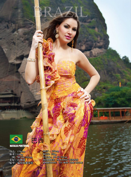 "Đối thủ" của Lê Huỳnh Thúy Ngân quá gợi cảm ảnh 2