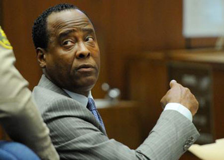 Bác sĩ ngộ sát Michael Jackson ngồi tù 4 năm ảnh 1 Bác sĩ Murray bị kết án 4 năm tù trong phiên tòa hôm 29/11.