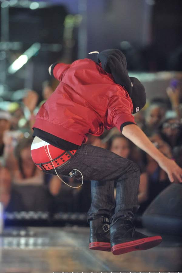 Justin Bieber nghiện... tụt quần? ảnh 1 Justin Bieber nghiện... tụt quần? ảnh 1