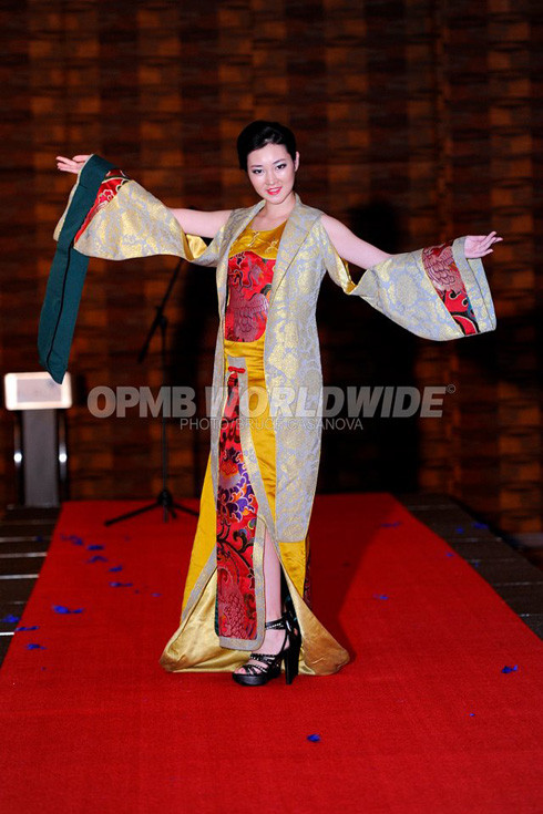 Phan Thị Mơ và thí sinh Miss Earth diễn trang phục dân tộc ảnh 8 Hoa hậu Trung Quốc.