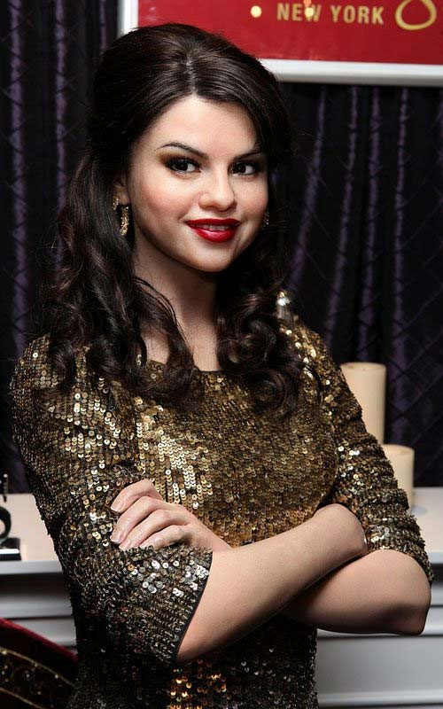 Tượng sáp Selena Gomez vừa già vừa xấu ảnh 2 Tượng sáp Selena Gomez vừa già vừa xấu ảnh 2