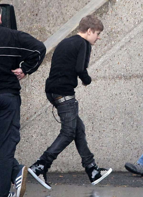 Justin Bieber nghiện... tụt quần? ảnh 12 Justin Bieber nghiện... tụt quần? ảnh 12