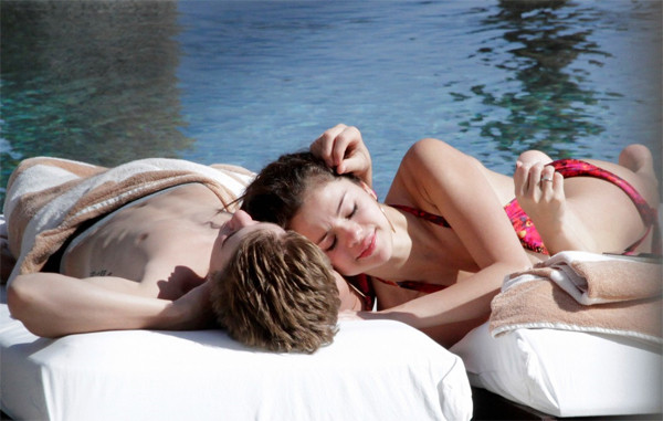 Mỗi lần xuất hiện, cặp đôi luôn tỏ ra nồng nàn bên nhau.