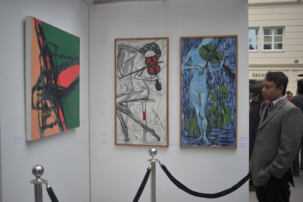 Bên cạnh không gian dành cho âm nhạc, ban tổ chức còn trưng bày các tác phẩm hội họa