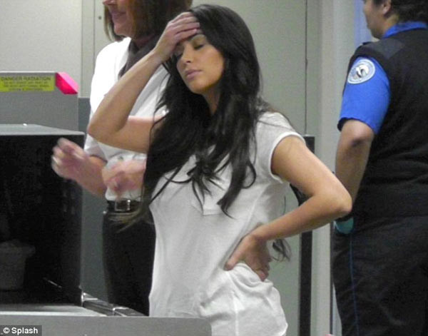 Kim Kardashian phờ phạc sau khi ly hôn ảnh 4 Kim Kardashian phờ phạc sau khi ly hôn ảnh 4