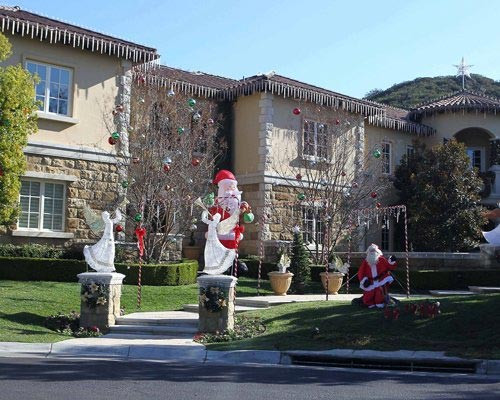 Britney trang hoàng nhà cửa đón Giáng Sinh