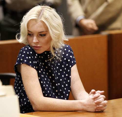Lindsay Lohan tối vào tù sáng sớm được thả ảnh 1 Lindsay Lohan bị phạt giam 30 ngày trong phiên tòa hôm 2/11. Ảnh: Pacific Coast.