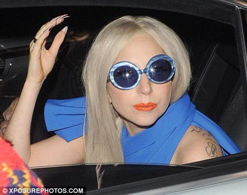 Lady Gaga đeo vuốt như chim ưng ảnh 7 Lady Gaga đeo vuốt như chim ưng ảnh 7