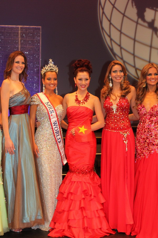 Đêm tỏa sáng của Á hậu 2 Thu Hương ảnh 13 Đêm tỏa sáng của Á hậu 2 Thu Hương ảnh 13