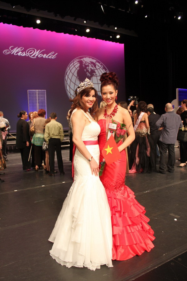 Đêm tỏa sáng của Á hậu 2 Thu Hương ảnh 17 Đêm tỏa sáng của Á hậu 2 Thu Hương ảnh 17