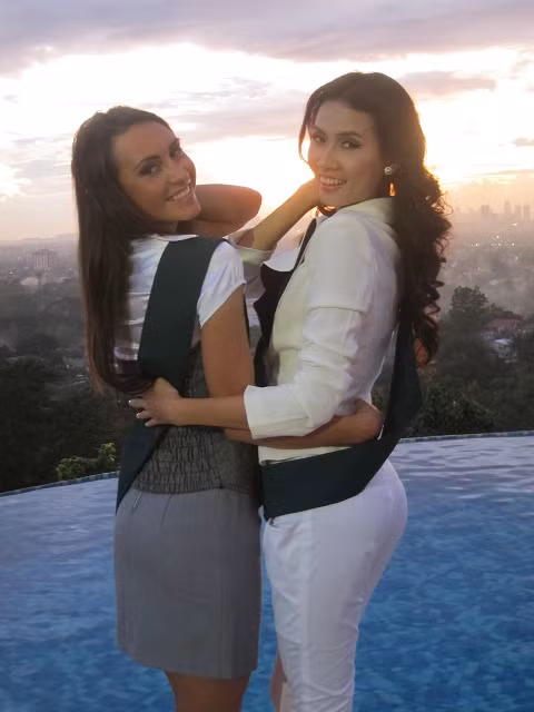 .. thích thú chụp hình chung cùng các HH các nước