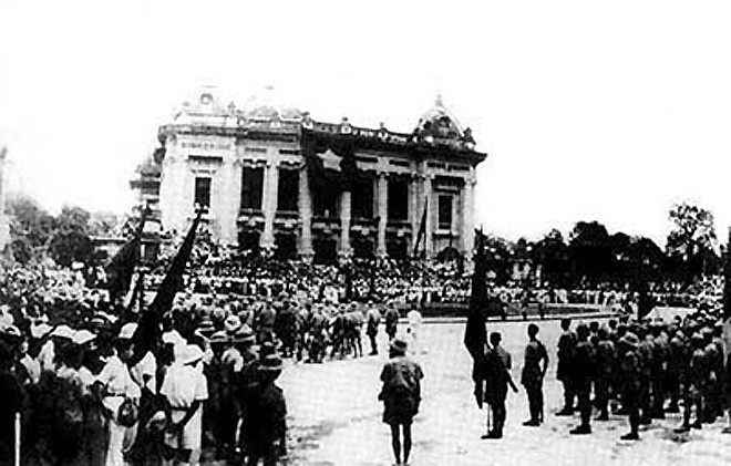 Hình ảnh cách mạng Tháng 8/1945 diễn ra ở Hà Nội (Ảnh: zing.vn). Hình ảnh cách mạng Tháng 8/1945 diễn ra ở Hà Nội (Ảnh: zing.vn).