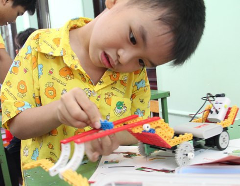 Bình thường ở nhà con tỏ ra rất hoạt bát, thông minh (Ảnh mang tính minh họa) (Ảnh nguồn: Vnexpess.net). Bình thường ở nhà con tỏ ra rất hoạt bát, thông minh (Ảnh mang tính minh họa) (Ảnh nguồn: Vnexpess.net).