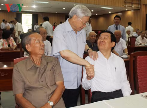 Tổng Bí thư Nguyễn Phú Trọng và nguyên Chủ tịch nước Trương Tấn Sang, nguyên Phó Thủ tướng Trương Vĩnh Trọng. Tổng Bí thư Nguyễn Phú Trọng và nguyên Chủ tịch nước Trương Tấn Sang, nguyên Phó Thủ tướng Trương Vĩnh Trọng.