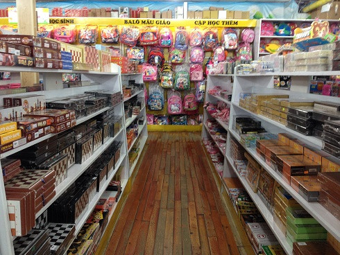 Các mặt hàng bày bán rất đa dạng (Ảnh: Nguyễn Huyền). Các mặt hàng bày bán rất đa dạng (Ảnh: Nguyễn Huyền).