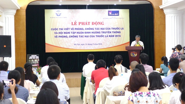 Lễ phát động Cuộc thi viết về phòng, chống tác hại của thuốc lá năm 2016 (Ảnh: dangcongsan.vn).