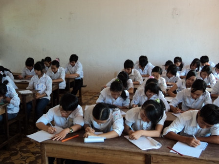 Để hạn chế tình trạng học sinh bỏ học cần sự phối hợp đồng bộ giữa gia đình và nhà trường (Ảnh: tác giả). Để hạn chế tình trạng học sinh bỏ học cần sự phối hợp đồng bộ giữa gia đình và nhà trường (Ảnh: tác giả).