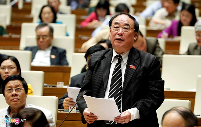 Trong phiên thảo luận Quốc hội tháng 4 vừa qua, Đại biểu Nguyễn Ngọc Vinh (Hải Phòng) cho hay, tích lũy nợ công đang ở mức báo động (Ảnh: zing.vn). Trong phiên thảo luận Quốc hội tháng 4 vừa qua, Đại biểu Nguyễn Ngọc Vinh (Hải Phòng) cho hay, tích lũy nợ công đang ở mức báo động (Ảnh: zing.vn).