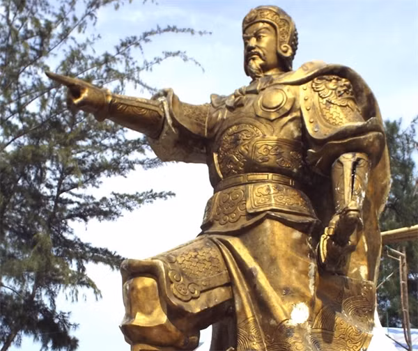 Bức tượng mẫu Đức thánh Trần Hưng Đạo (Ảnh nguồn: bienphong.com.vn). Bức tượng mẫu Đức thánh Trần Hưng Đạo (Ảnh nguồn: bienphong.com.vn).