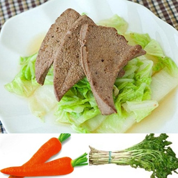 2. Không nấu gan động vật với cà rốt, rau cần: Không nên dùng các loại rau, củ, quả này sau khi ăn món gan động vật. Lý do là trong gan động vật, hàm lượng đồng, sắt và một số nguyên tố kim loại khác khá cao. Các ion kim loại rất dễ làm cho vitamin C có trong loại rau, củ, quả này bị ôxy hóa và mất hết công hiệu. Ngoài ra loại rau, củ, quả này chứa nhiều chất cellulose và acid oxalic ảnh hưởng tới sự hấp thụ sắt của cơ thể. 2. Không nấu gan động vật với cà rốt, rau cần: Không nên dùng các loại rau, củ, quả này sau khi ăn món gan động vật. Lý do là trong gan động vật, hàm lượng đồng, sắt và một số nguyên tố kim loại khác khá cao. Các ion kim loại rất dễ làm cho vitamin C có trong loại rau, củ, quả này bị ôxy hóa và mất hết công hiệu. Ngoài ra loại rau, củ, quả này chứa nhiều chất cellulose và acid oxalic ảnh hưởng tới sự hấp thụ sắt của cơ thể.