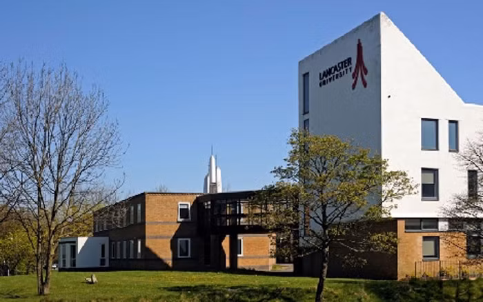 5. Đại học Lancaster - Xếp hạng chất lượng: 9 Giá thuê nhà: 57,46 Bảng/tuần Học phí: 9000 Bảng/năm