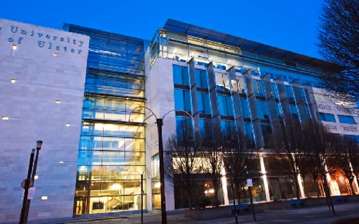 1. Đại học Ulster - Xếp hạng chất lượng: 60 Giá thuê nhà: 51,10 Bảng/tuần Học phí: 6000 Bảng/năm