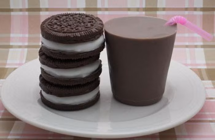 10. Bánh quy, sôcôla: Những đồ ăn vặt này đa số là thực phẩm khô, cơ thể lúc này đang thiếu nước nên sẽ không có lợi cho việc tiêu hoá. Đồng thời, các thực phẩm chỉ có thể cung cấp năng lượng tức thời nhưng cũng rất nhanh khiến cơ thể bị đói.