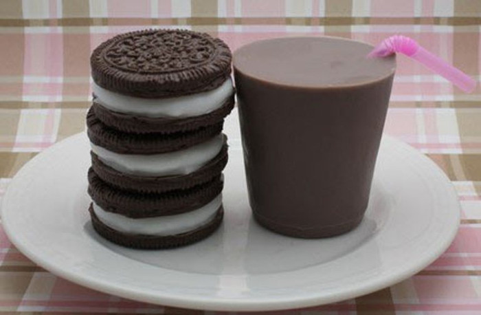 10. Bánh quy, sôcôla: Những đồ ăn vặt này đa số là thực phẩm khô, cơ thể lúc này đang thiếu nước nên sẽ không có lợi cho việc tiêu hoá. Đồng thời, các thực phẩm chỉ có thể cung cấp năng lượng tức thời nhưng cũng rất nhanh khiến cơ thể bị đói. 10. Bánh quy, sôcôla: Những đồ ăn vặt này đa số là thực phẩm khô, cơ thể lúc này đang thiếu nước nên sẽ không có lợi cho việc tiêu hoá. Đồng thời, các thực phẩm chỉ có thể cung cấp năng lượng tức thời nhưng cũng rất nhanh khiến cơ thể bị đói.