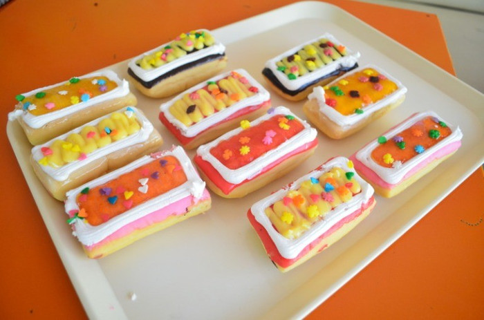 9. Bánh ngọt: Một chiếc bánh ngọt là sự tổng hòa của flour, trứng, sữa, bơ và đa số là sữa. Flour là dạng hydratcarbon đơn giản, nhanh chóng suy giảm và cũng gây ra tình trạng vô hiệu hóa lượng isulin trong cơ thể. 9. Bánh ngọt: Một chiếc bánh ngọt là sự tổng hòa của flour, trứng, sữa, bơ và đa số là sữa. Flour là dạng hydratcarbon đơn giản, nhanh chóng suy giảm và cũng gây ra tình trạng vô hiệu hóa lượng isulin trong cơ thể.