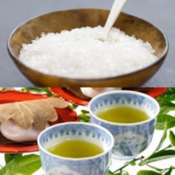 11. Tuần một lần thoa đều trà mặn vào chân tóc rồi xoa bóp nhẹ nhàng da đầu. Cách làm: hòa tan một muỗng to muối i-ốt vào 200ml trà pha đặc, dùng chất này thoa đều vào chân tóc, giữ khoảng một giờ đồng hồ rồi xả sạch bằng nước ấm. 11. Tuần một lần thoa đều trà mặn vào chân tóc rồi xoa bóp nhẹ nhàng da đầu. Cách làm: hòa tan một muỗng to muối i-ốt vào 200ml trà pha đặc, dùng chất này thoa đều vào chân tóc, giữ khoảng một giờ đồng hồ rồi xả sạch bằng nước ấm.