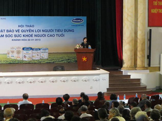 Đông đảo người cao tuổi Khánh Hòa đã đến tham dự Hội thảo. Đông đảo người cao tuổi Khánh Hòa đã đến tham dự Hội thảo.