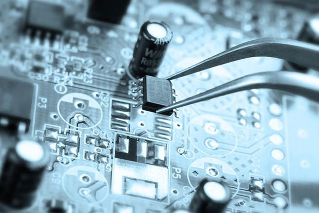 8. Máy tính, linh kiện Giá trị: 34,7 triệu USD Tỷ lệ trên tổng giá trị các vụ bắt giữ: 3% Tổng giá trị số hàng giả máy tính, linh kiện bị thu giữ trong năm 2012 cao hơn 50% so với năm 2011. Tuy nhiên, số vụ hàng giả bị bắt giữ của năm 2012 là 833, thấp hơn nhiều so với con số 1.069 vụ năm 2011. Điều này cho thấy, giá trị trung bình của các vụ hàng giả năm 2012 cao hơn nhiều so với năm 2011. Phần lớn hàng giả từ Trung Quốc và Hồng Kông, chiếm hơn 90% - Ảnh: Market Watch.