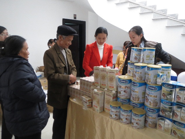 Người cao tuổi tại Hà Tĩnh rất quan tâm đến các sản phẩm dinh dưỡng đặc biệt cho người lớn tuổi của Vinamilk. Người cao tuổi tại Hà Tĩnh rất quan tâm đến các sản phẩm dinh dưỡng đặc biệt cho người lớn tuổi của Vinamilk.