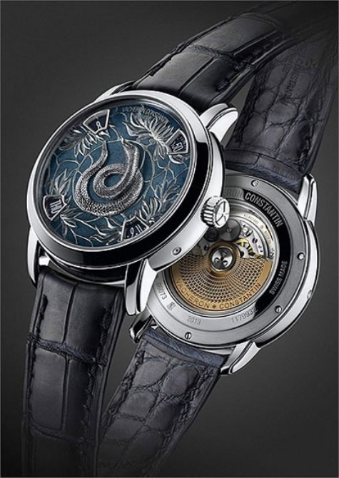 Phiên bản vỏ bạch kim có màu xanh chủ đạo với hình rắn xanh và các trang trí khác đều bằng platinum.