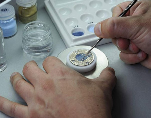 Trong thông cáo báo chí của hãng Vacheron Constantin, giá mỗi chiếc đồng hồ Rắn không được tiết lộ.