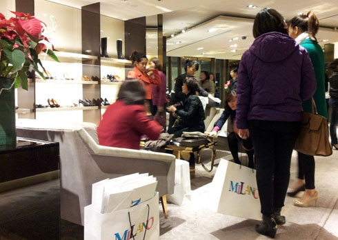 Có những mặt hàng được giảm giá tới 50%. Có những mặt hàng được giảm giá tới 50%.